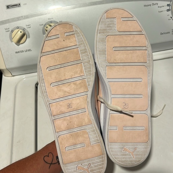 Puma sneakers size 10.5 - Picture 7 of 7